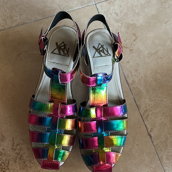 YRU Qloud Chariot Rainbow Platform Sandals - Picture 4 of 13